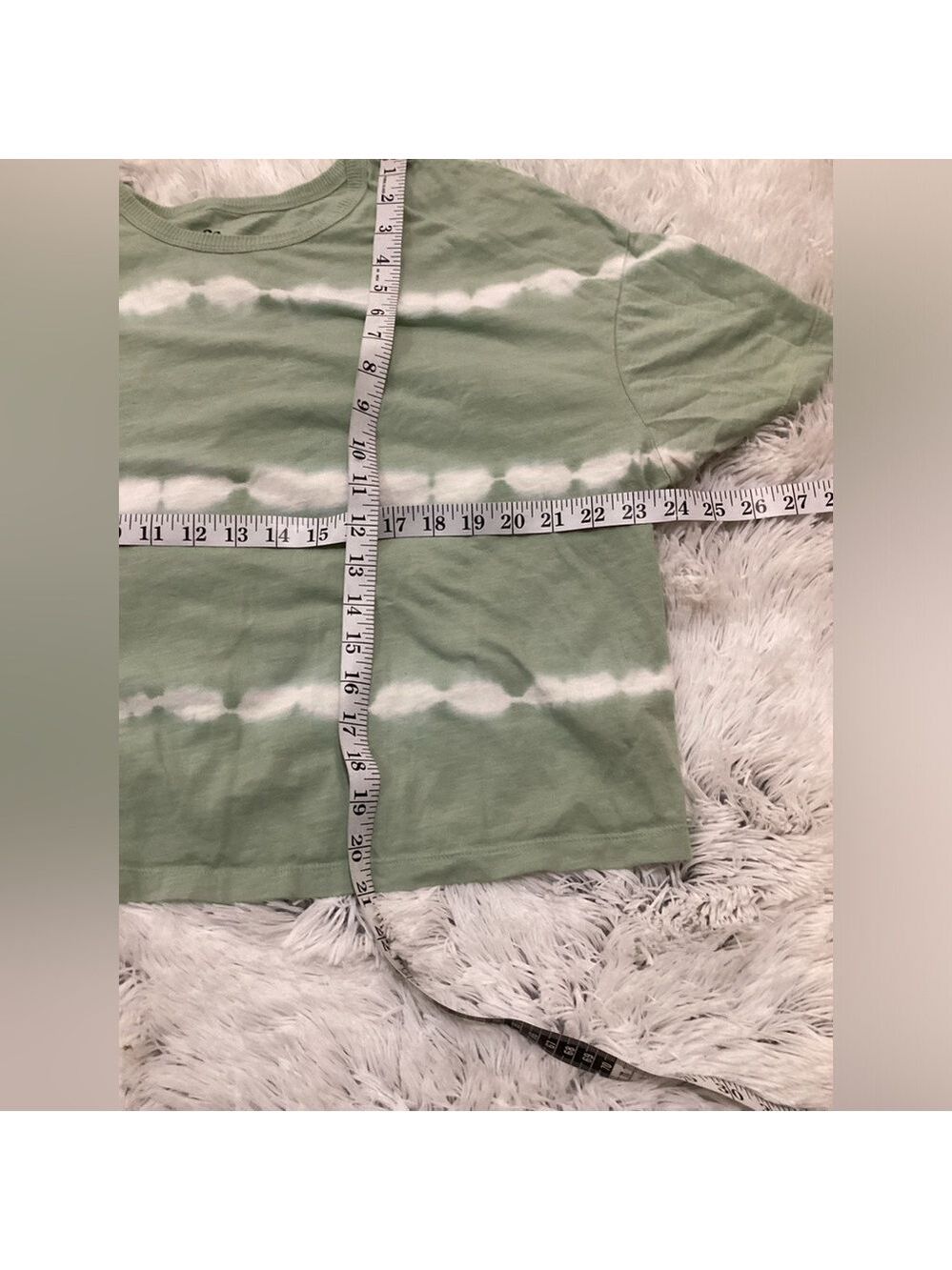SO cropped short sleeve tee Woman’s Juniors XXL green & white tie dye - Picture 6 of 10